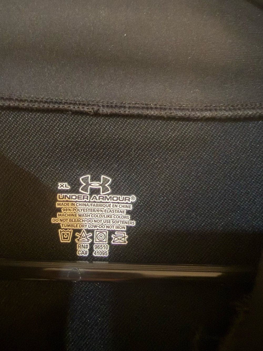 Under Armour Black 1/4 Zip Long Sleeve Pullover XL with Little sleeve pocket - Picture 7 of 8